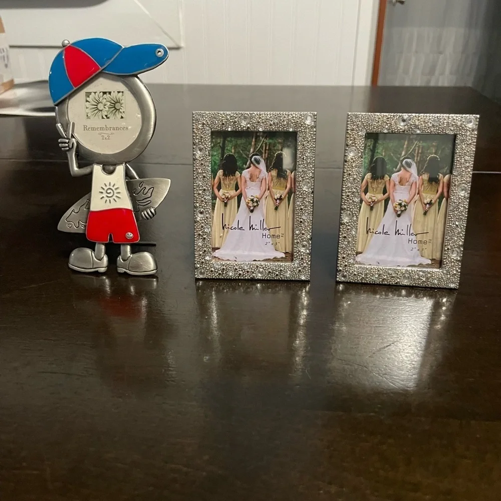Adorable Mini Picture Frame Trio size (2) 2x3” and (1) 2x2” - Picture 1 of 7